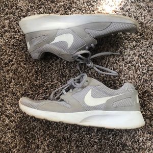 Nike Rosche Style Sneakers